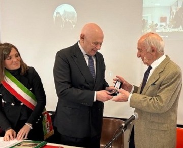 Cerimonia consegna riconoscimento al Prof. Tommaso Tommaseo Ponzetta 